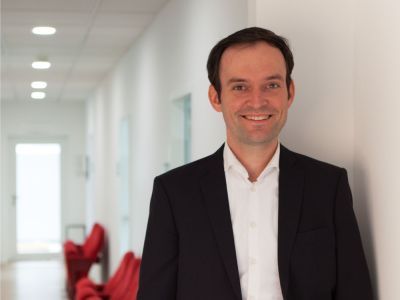 Porträt von Jan Käpernick, Künstlerberater, bei 'Künstler für Künstler'.